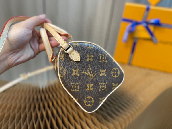 ルイヴィトンバッグ側面デザイン